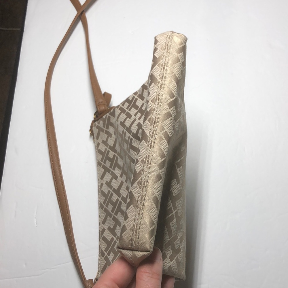 Tommy Hilfiger tan crossbody bag - Picture 4 of 9